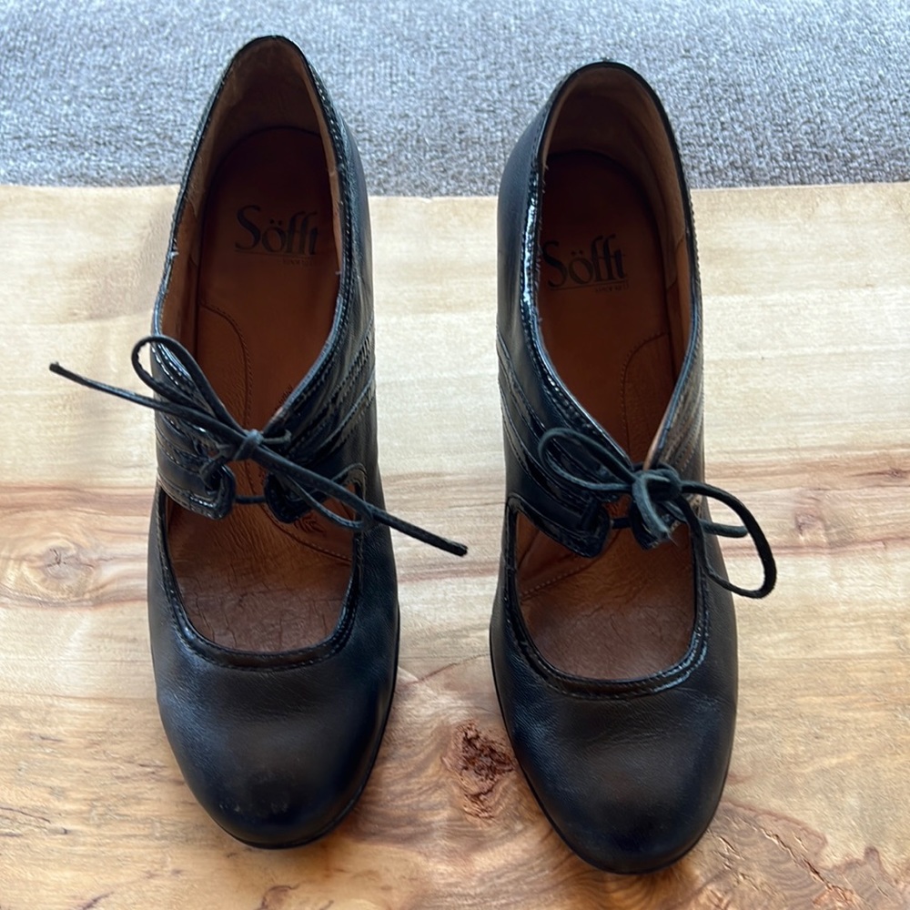 Lace-up Mary Janes 8.5 Narrow